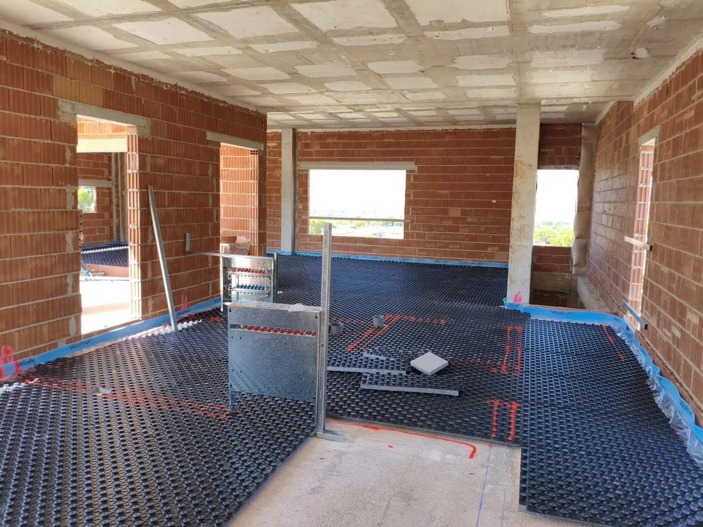 Circuitos de suelo radiante instalados en una estancia
